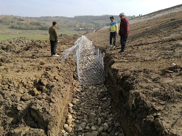 道水格賓護(hù)腳及雷諾護(hù)墊護(hù)坡施工 道水格賓護(hù)腳及雷諾護(hù)墊護(hù)坡施工